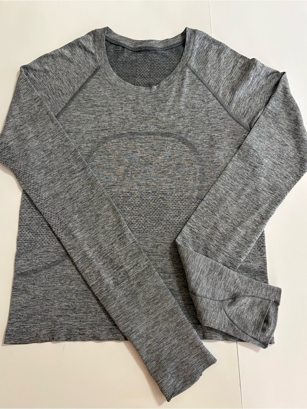 Lululemon Grey Swiftly Tech Long-Sleeve Shirt 2.0 Waist Length Slim Fit Size 6